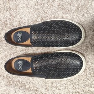 Sofft black platform sneakers